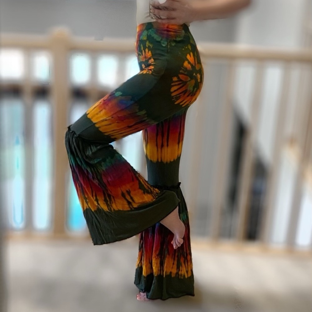 📦 MOVING SALE Tie-Dye Festival Bell Pants
